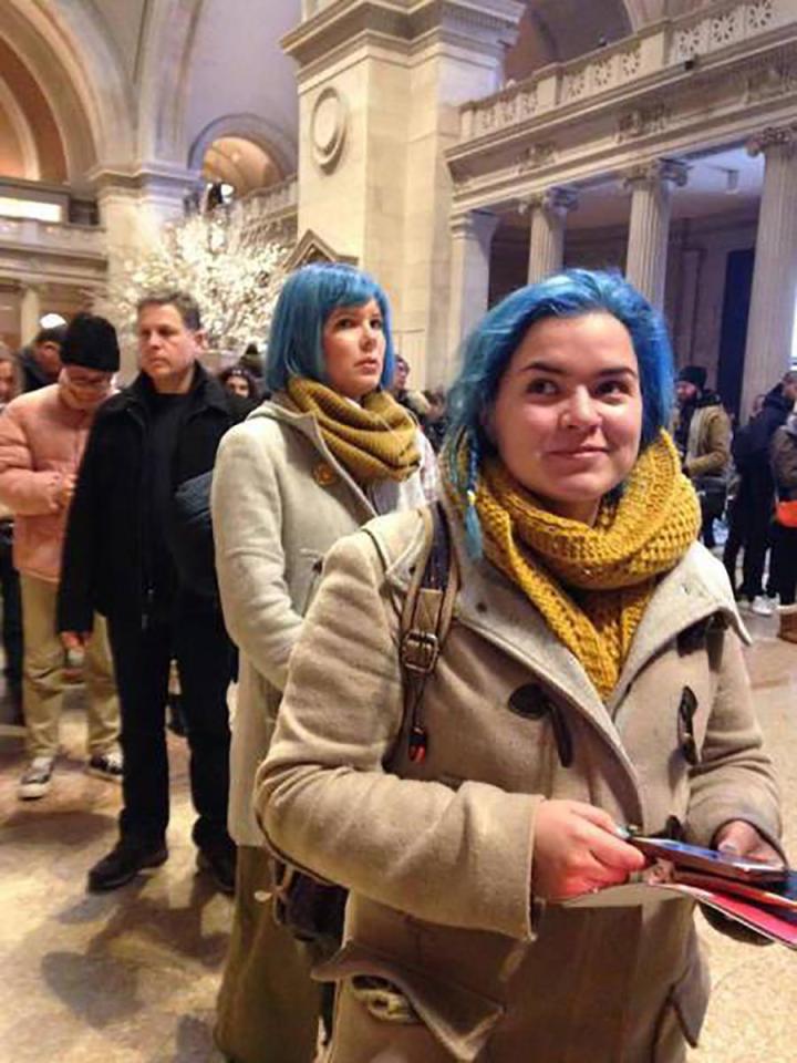  Blue hair, mustard scarf and beige coat turns out to be a popular combo this season