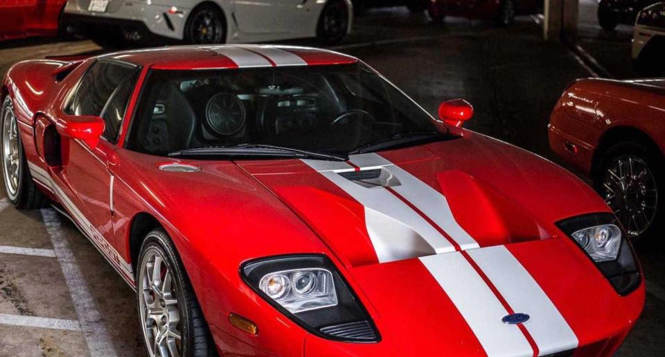  Ford GT with traditional racing stripes was spotted