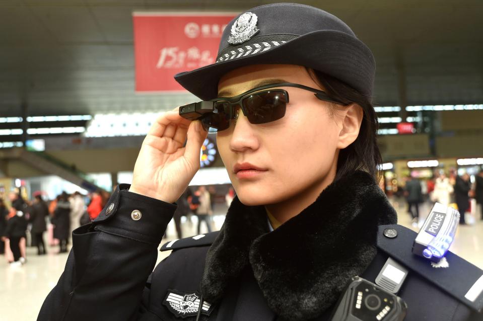  Railway police are using the glasses during China's busiest travel period, the Lunar New Year