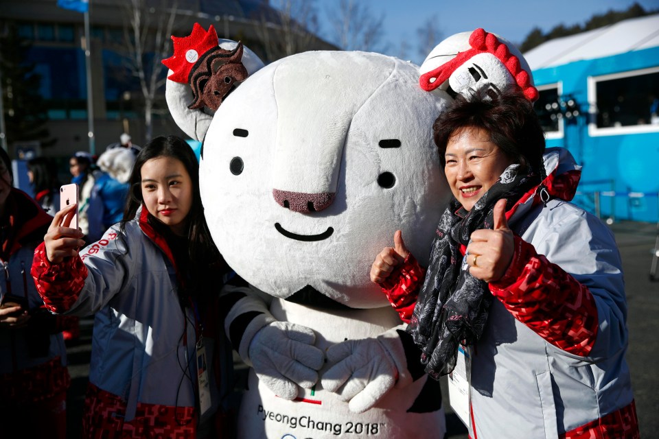 Spectators pose with Soohorang