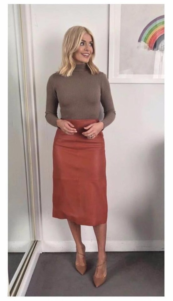 Earlier this week Holly opted for a simple yet bold A-line orange skirt, which she paired with a brown jumper and heels