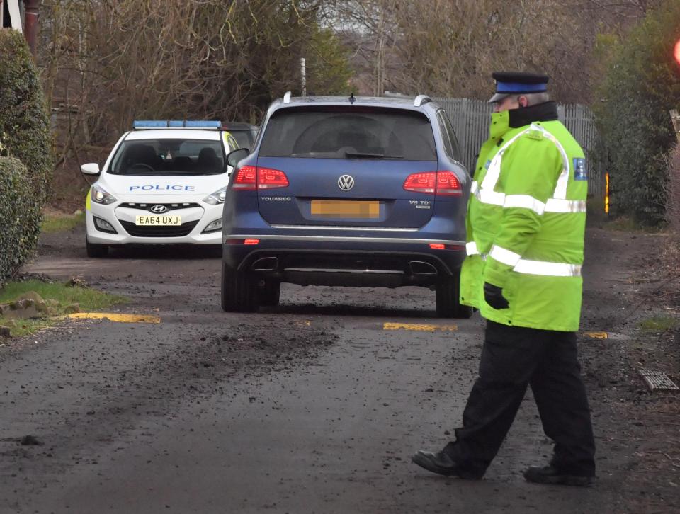  The officers stood by the side of the road why the United players drove in and out