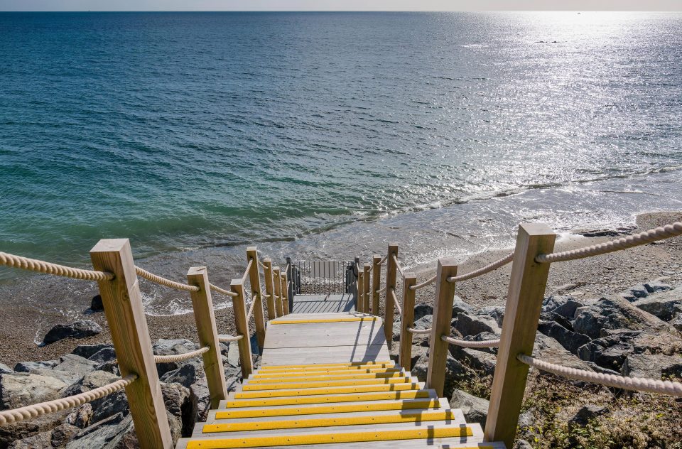 It even has direct access to the gorgeous sandy Cornish shore meaning evening strolls on the beach can be a daily event