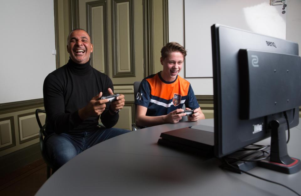  Gullit has two sons that both play a lot and says the sceptical older generation has to move with the times