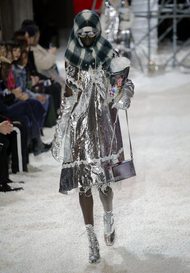  A model looked like she'd been wrapped up in a silver-foil blanket thanks to her fraying metallic dress