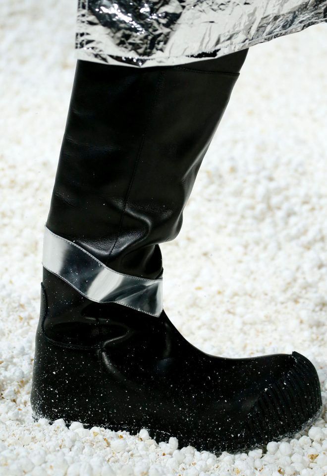  Heavy-duty black boots added to the health and safety feel of the presentation