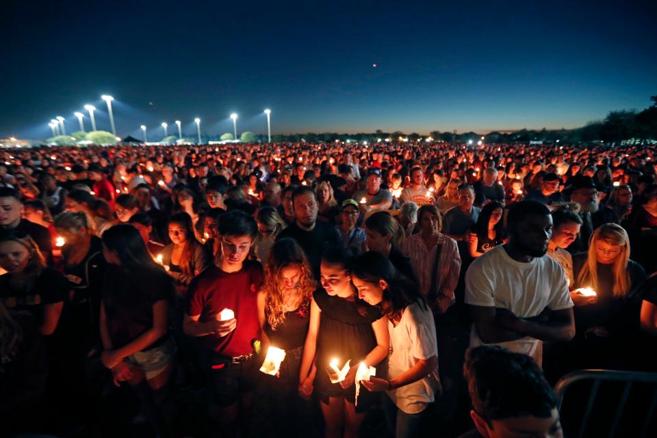  Hundreds of mourners turned out for a vigil in Florida where they paid their respects to the victims