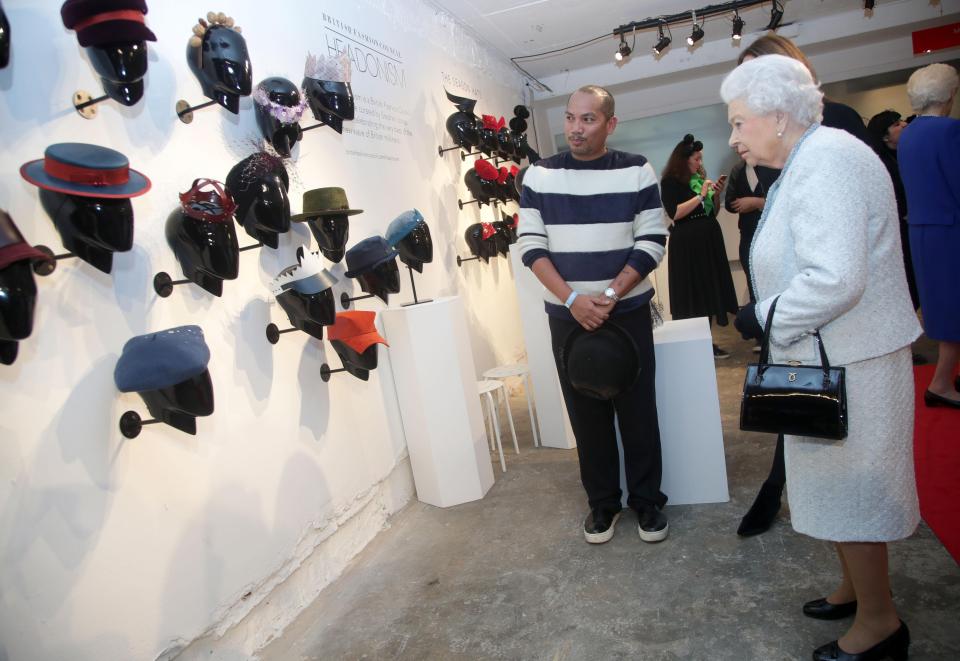  The Queen checks out some of Harvy Santos' designs