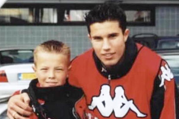  Jordy Clasie grabs Robin Van Persie for a photo op