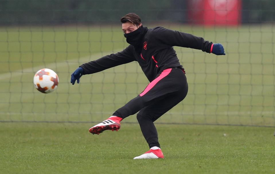  Mesut Ozil is over his illness and will be available for Sunday's Carabao Cup final