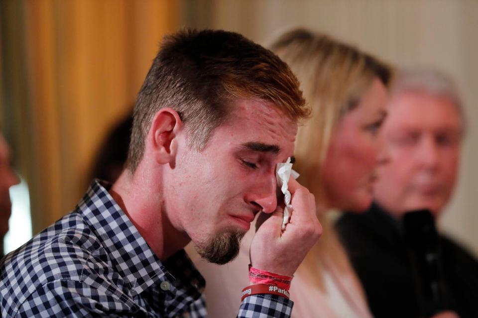  Marjory Stoneman Douglas High School student Samuel Zeif sheds tears as he sits alongside Nicole Hockley, the mother of a Sandy Hook victim