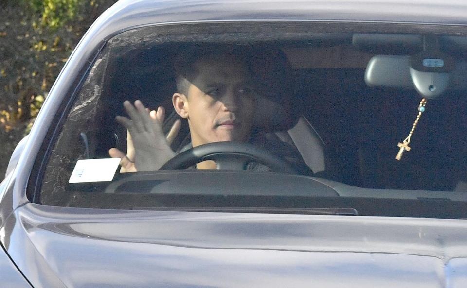  Alexis Sanchez looked focused as he cruised into training