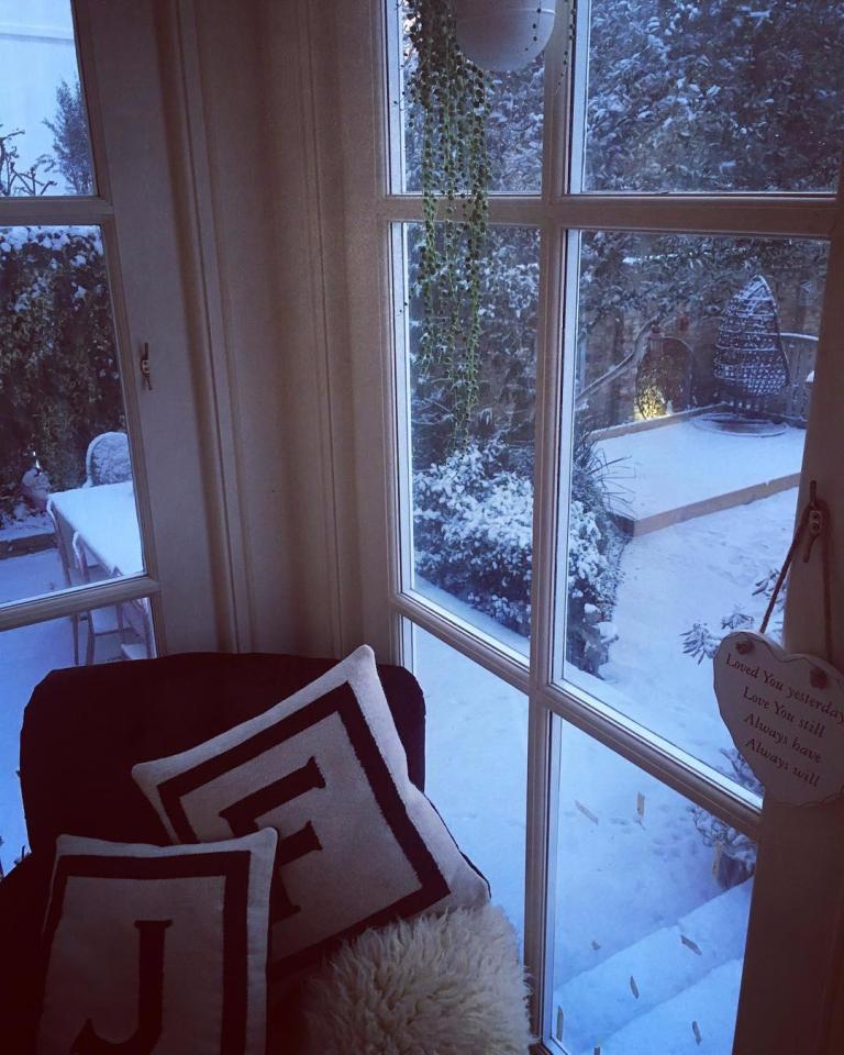  Earlier this morning, Fearne stayed cosy in her house as her garden was covered in snow