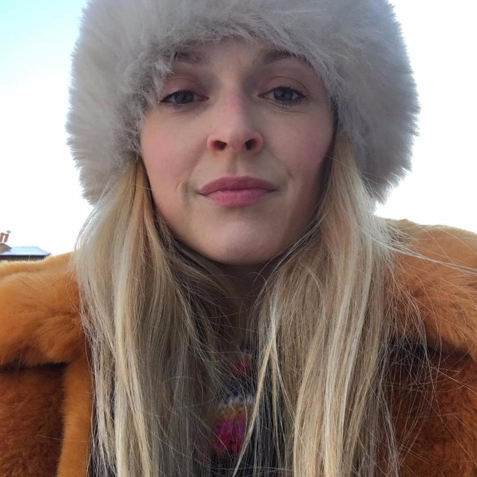  Fearne Cotton wrapped up in a furry hat