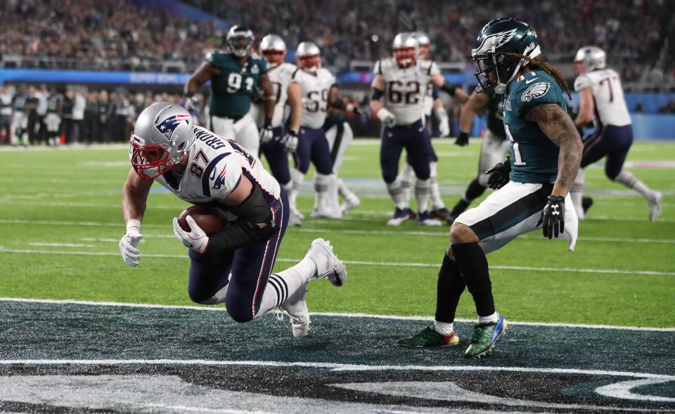  Rob Gronkowski scores a touchdown early in the third quarter for New England