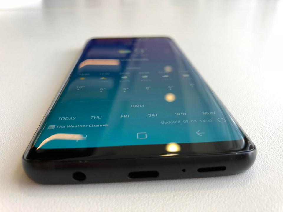  The new phone has a gorgeous full screen 'Infinity Display' design