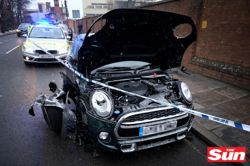  Ant's wrecked motor cordoned off by cops