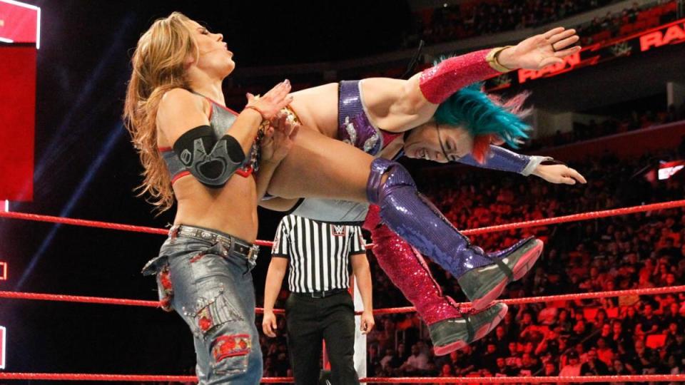  Asuka nails Mickie James