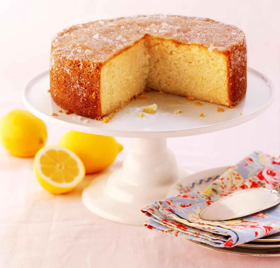  Make your own elderflower and lemon drizzle cake to have a royal feast at home