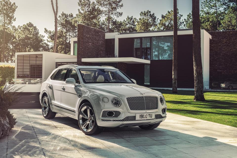  Bentayga is the world's first luxury hybrid SUV