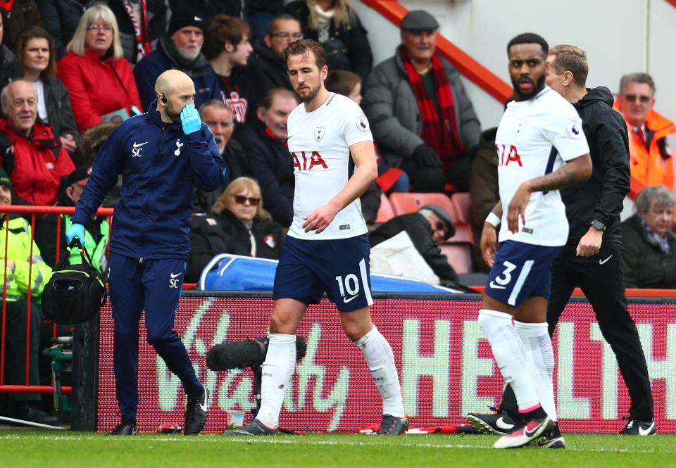  Harry Kane did not waste time sitting on the bench and rushed off for treatment