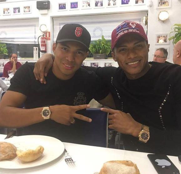  Montero poses with Ecuador national team captain Antonio Valencia