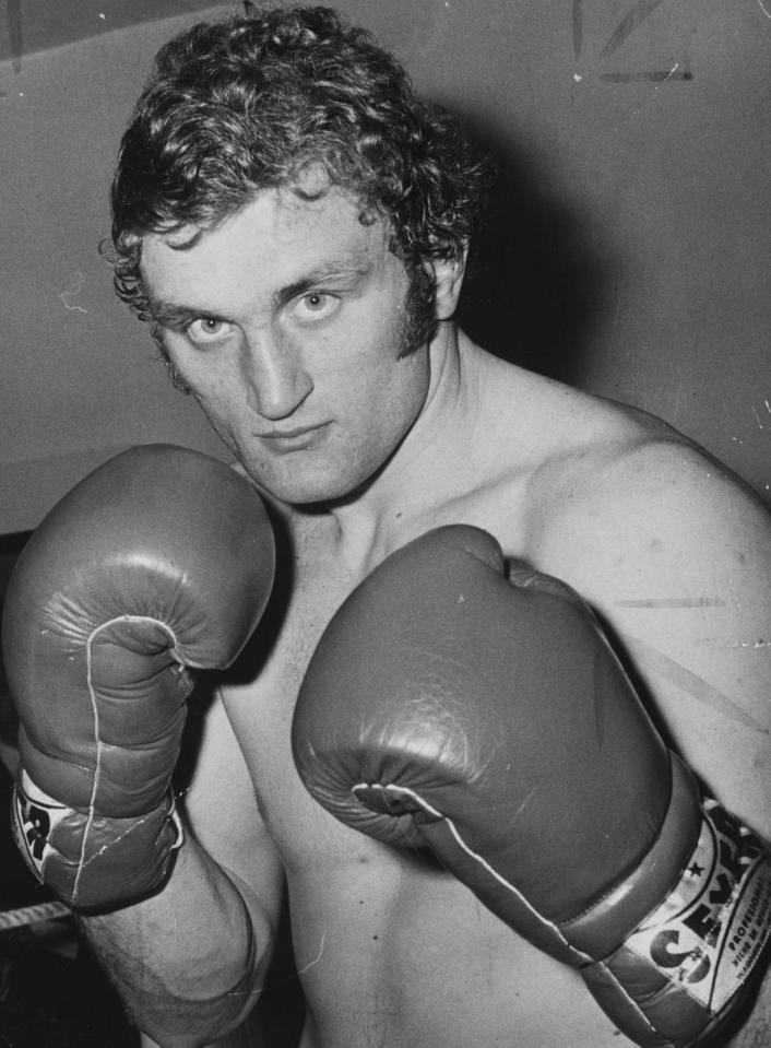  Joe Bugner showed his defensive skills in about with Muhammad Ali