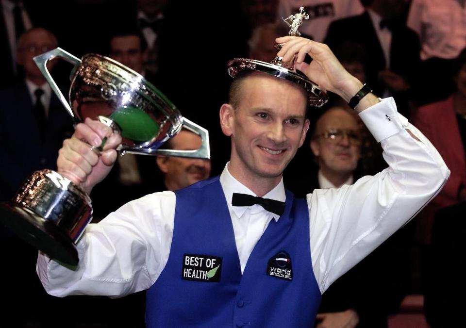  Former world snooker champ Peter Ebdon has become a professional healer