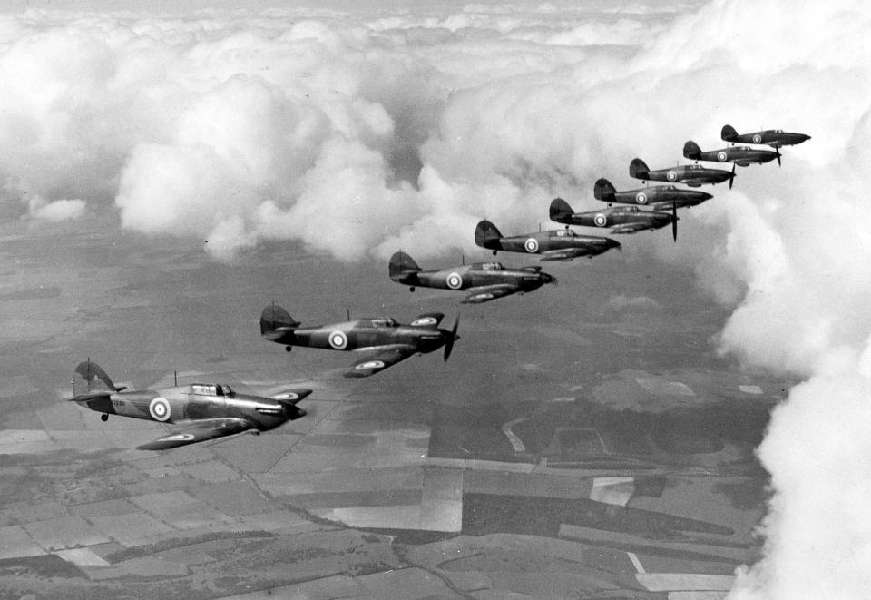  Airplanes flying over Britain during the infamous lengthy battle