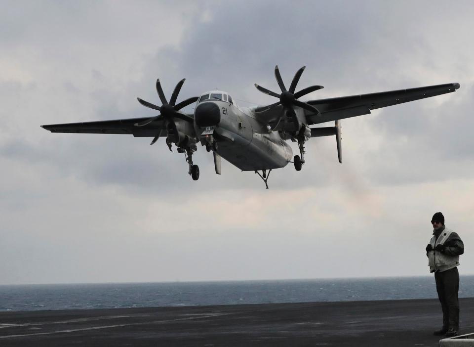  US Navy C-2 Greyhound approaches the deck of the Nimitz-class aircraft carrier USS Carl Vinson (file photo)