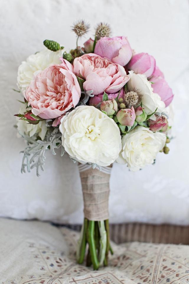  The pair will be surrounded by white garden roses, peonies and foxgloves