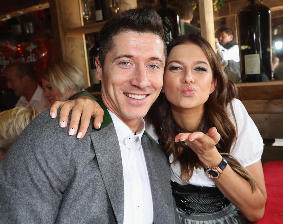  Robert Lewandowski and his wife Anna enjoy some Oktoberfest festivities