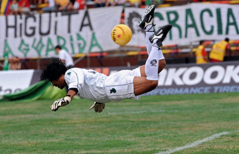  Kyle Walker looked a dead ringer for the Colombia keeper