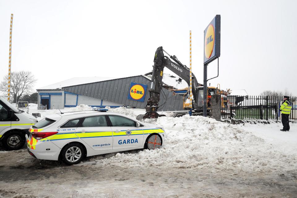  The looters used a digger to break into the building and lift out goods