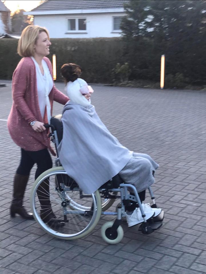  After struggling to stay on her feet, a pal helped her out by putting her in a wheelchair