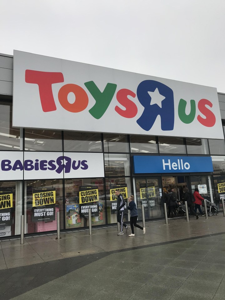 Toys R Us is expected to start closing stores and making staff redundant as early as next week