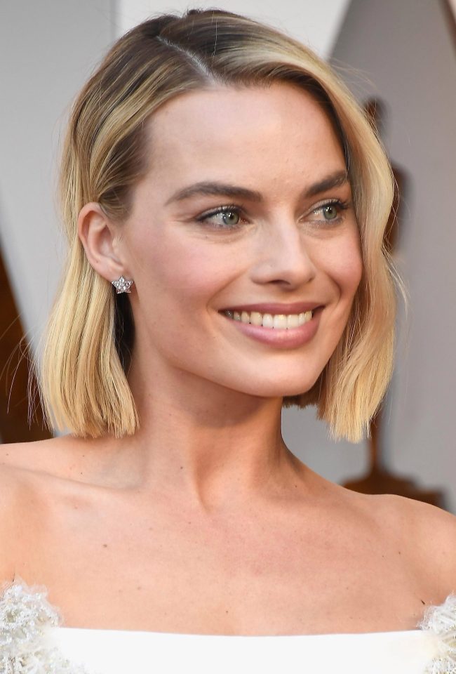  Margot kept her make-up simple and wore star-shaped diamond stud earrings