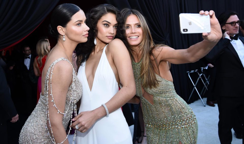  Adriana, Shanina and Heidi posed up for a selfie inside