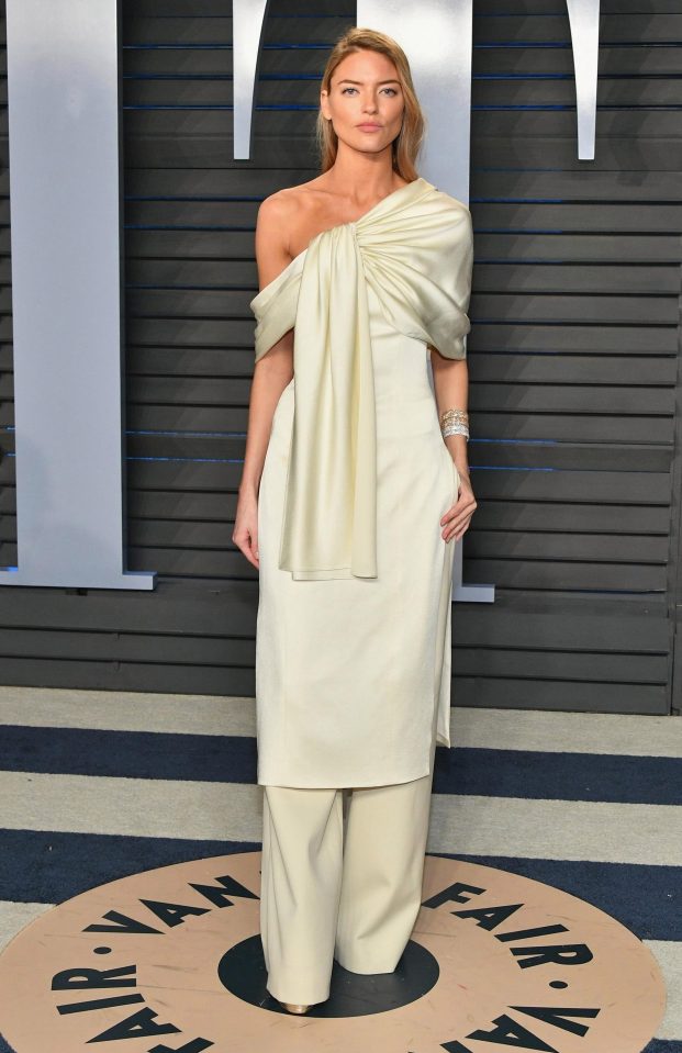  Martha Hunt went for a dress with a Grecian twist