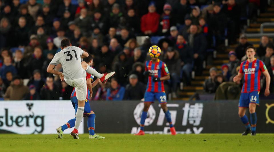  Nemanja Matic struck a superb half-volley to earn United a 3-2 win