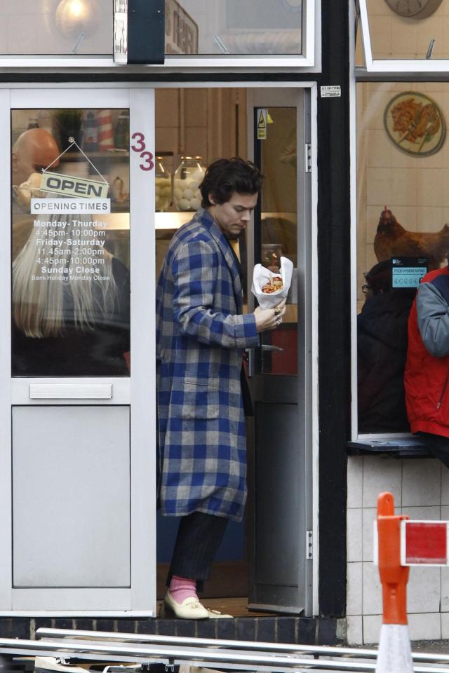  Harry nipped into the chippy in St Albans on set - dressing gown over his pinstripe suit and all