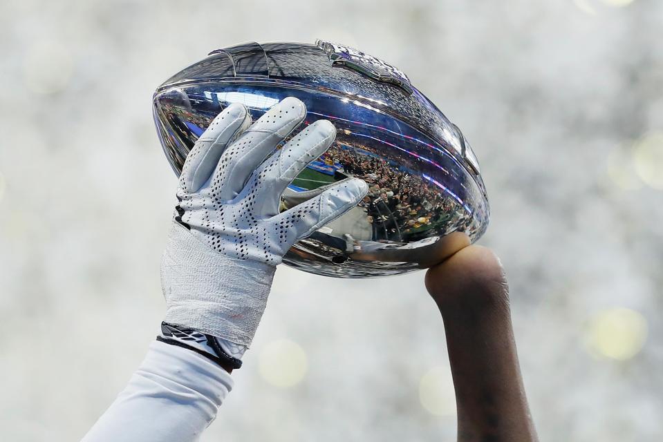  Shaquem lifts a trophy during his college career at University of Central Florida