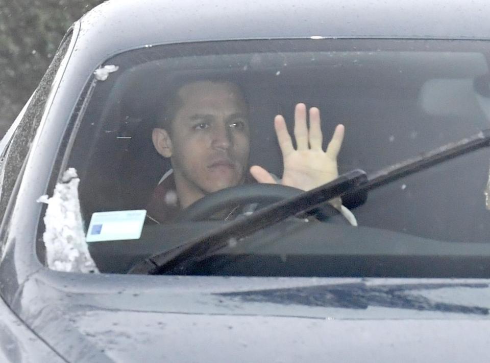  Alexis Sanchez arrived in training today as he deals with some horrible news at home