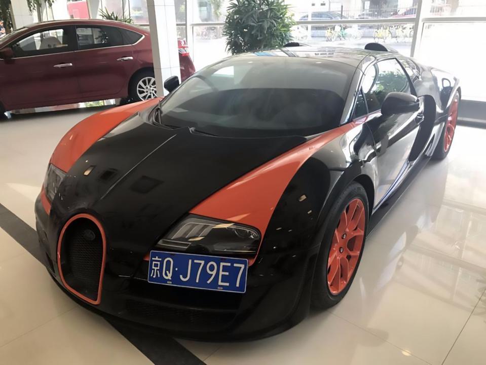  This Veyron has been tipped to set a world record as the most expensive of its kind to sell at auction