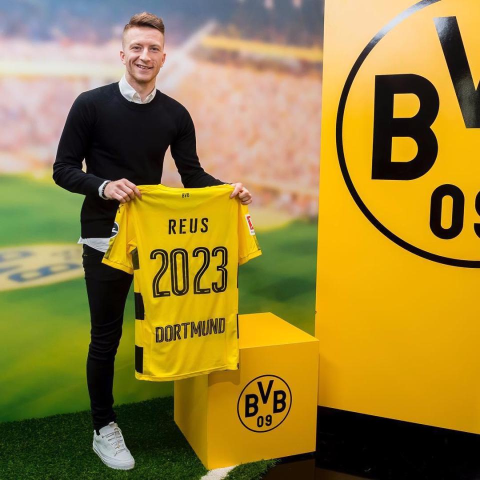  Borussia Dortmund star Marcos Reus has signed a new deal until 2023