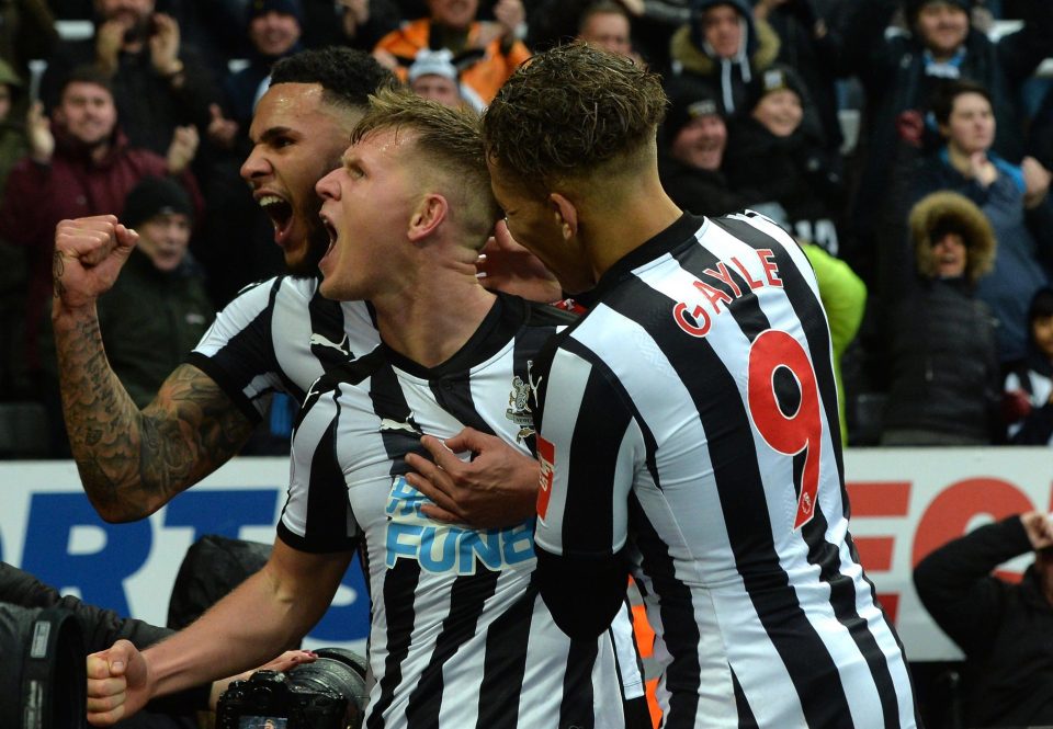  Lascelles and Newcastle stars celebrate scoring during their 1-0 win over Manchester United