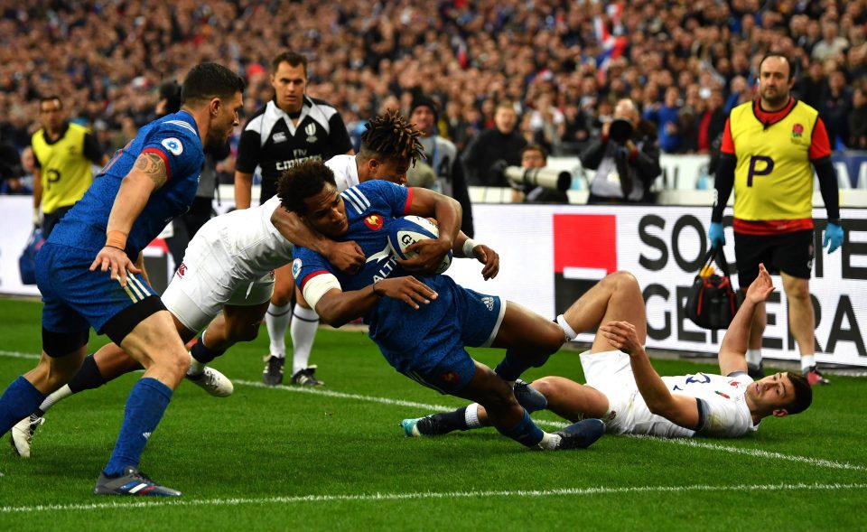  Anthony Watson's high tackle saw him yellow carded as France were awarded a penalty try