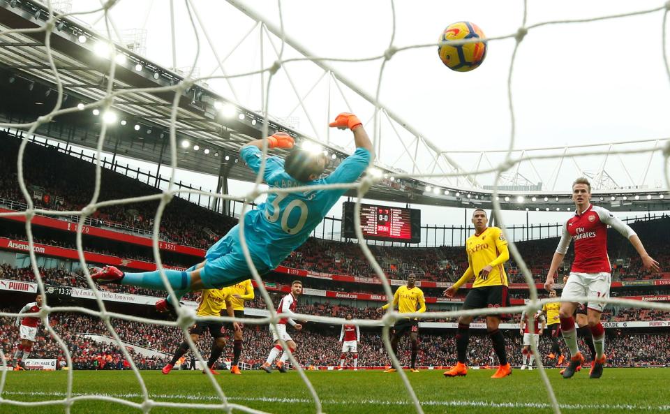  Shkodran Mustafi opens scoring for Arsenal