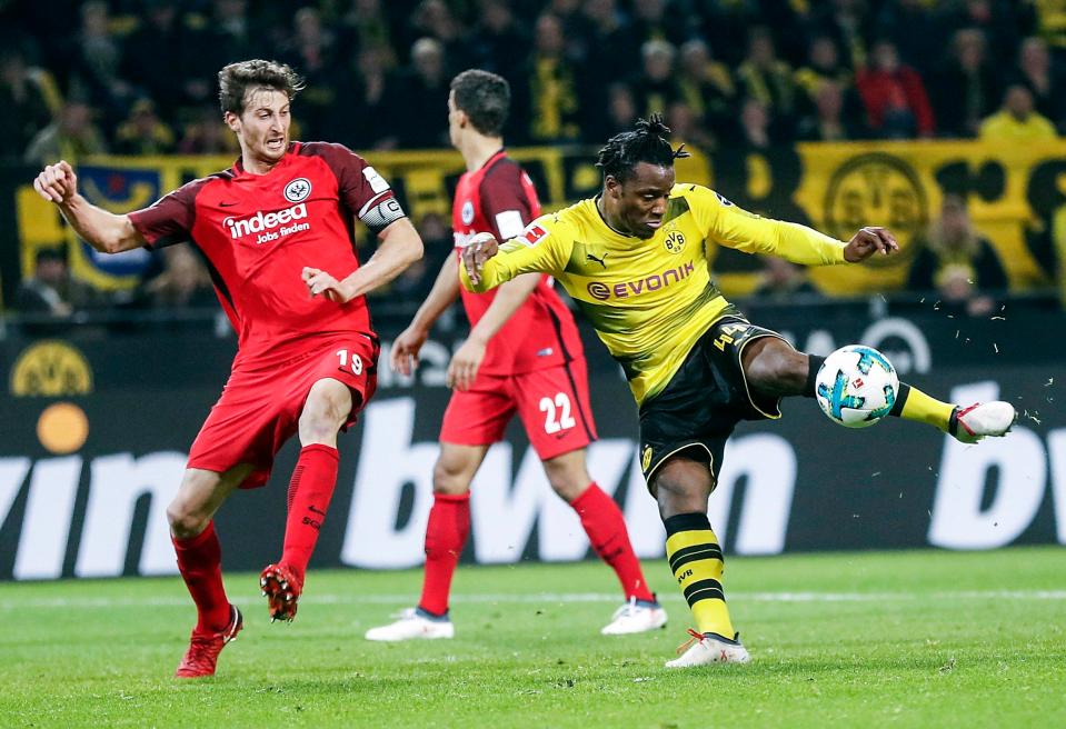  Batshuayi finds himself in a perfect position to deliver and does not disappoint