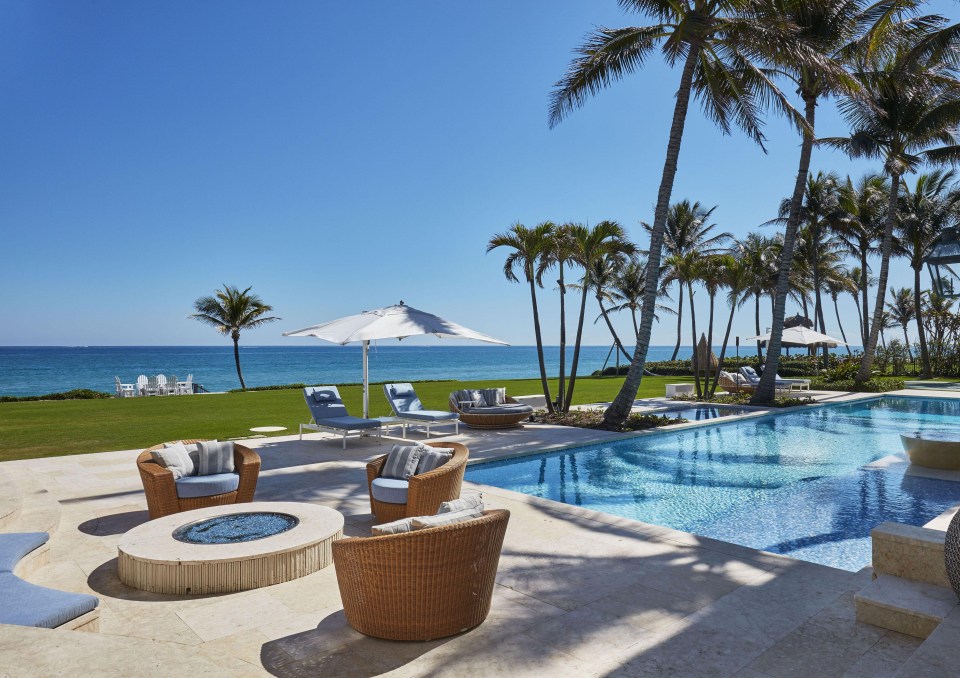 Elin Nordegren's mansion has a gorgeous ocean view with a pool outside